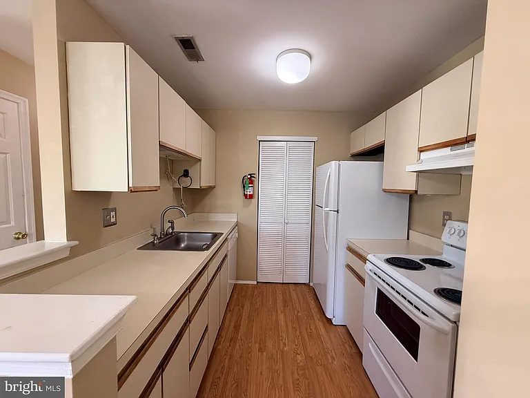 1403 Britton Pl — Photo 6