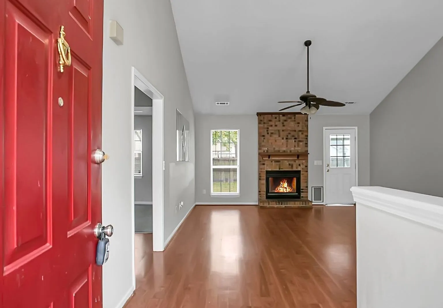 4 bed, 2.0 bath, 1947 sqft, $2,600 — Photo 4