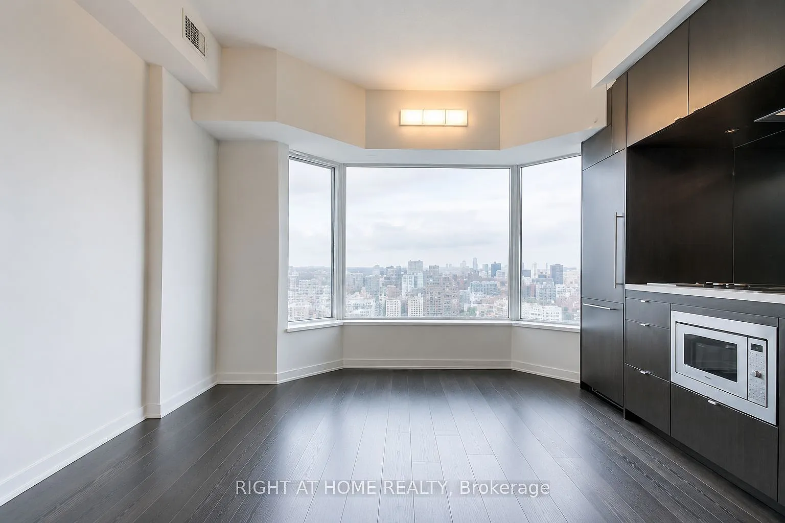 2 bed, $2,590 — Photo 1