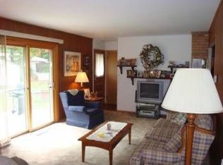 N70W17319 Antler Dr, Menomonee Falls, WI 53051