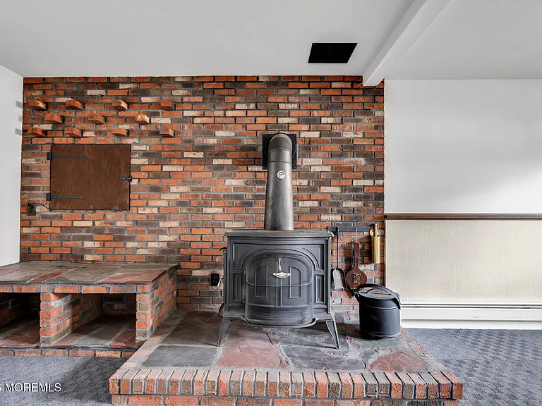 613 Champlain St — Photo 11