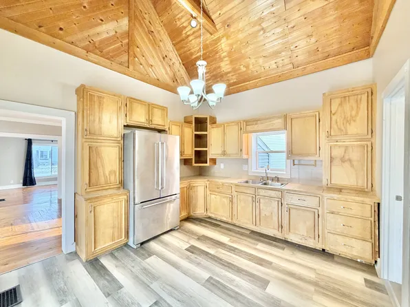 955 10th St, Beloit, WI 53511