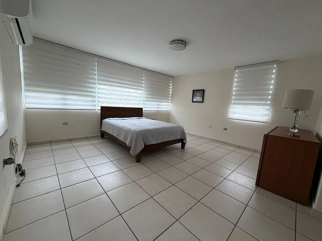 4 bed, 2.5 bath, 2256 sqft, $3,500 — Photo 4