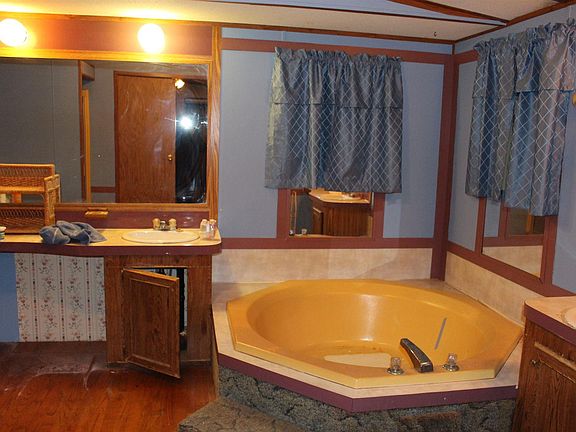4th image of 1414 Country Colony Dr