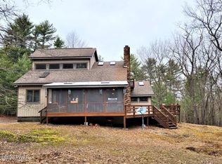 114 Rim Rock Ct, Milford, PA 18337