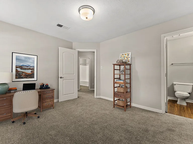 Linden (Renovated) - 2 Bed / 2 Bath - 1,100 Sq.Ft.