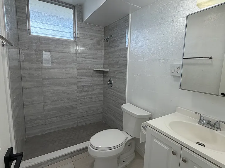 1329 Kinau St #B-5 — Photo 8
