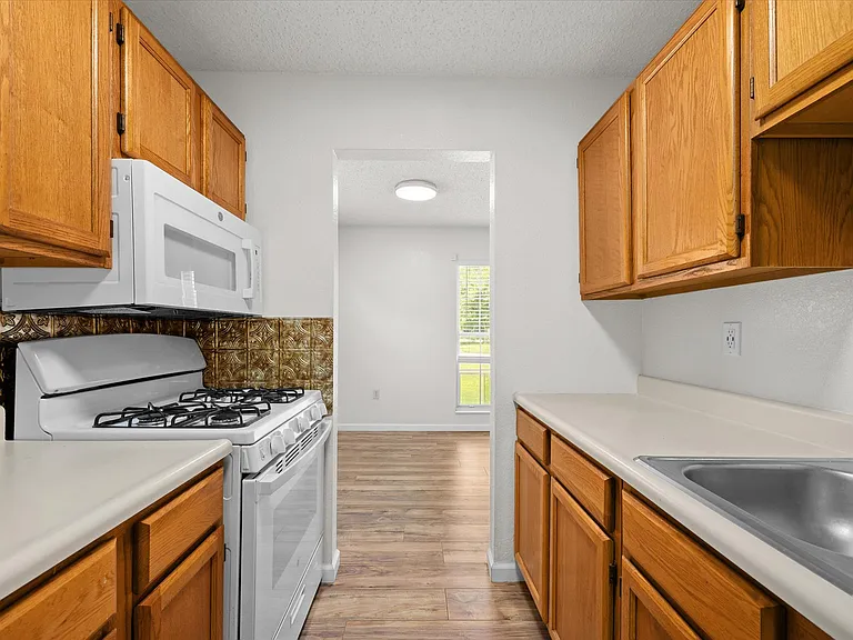 2105 N Keebler Ave #D — Photo 7