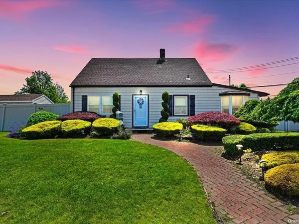 1 Cord Lane, Levittown, NY 11756