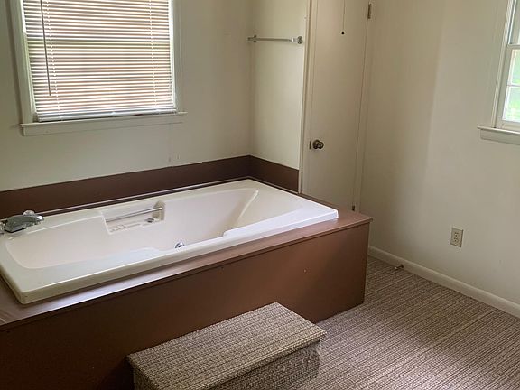 4th image of 374 Church St APT 1