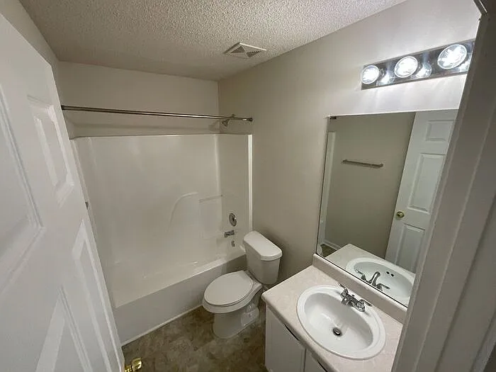 1608 Hallmark Hills Dr — Photo 16