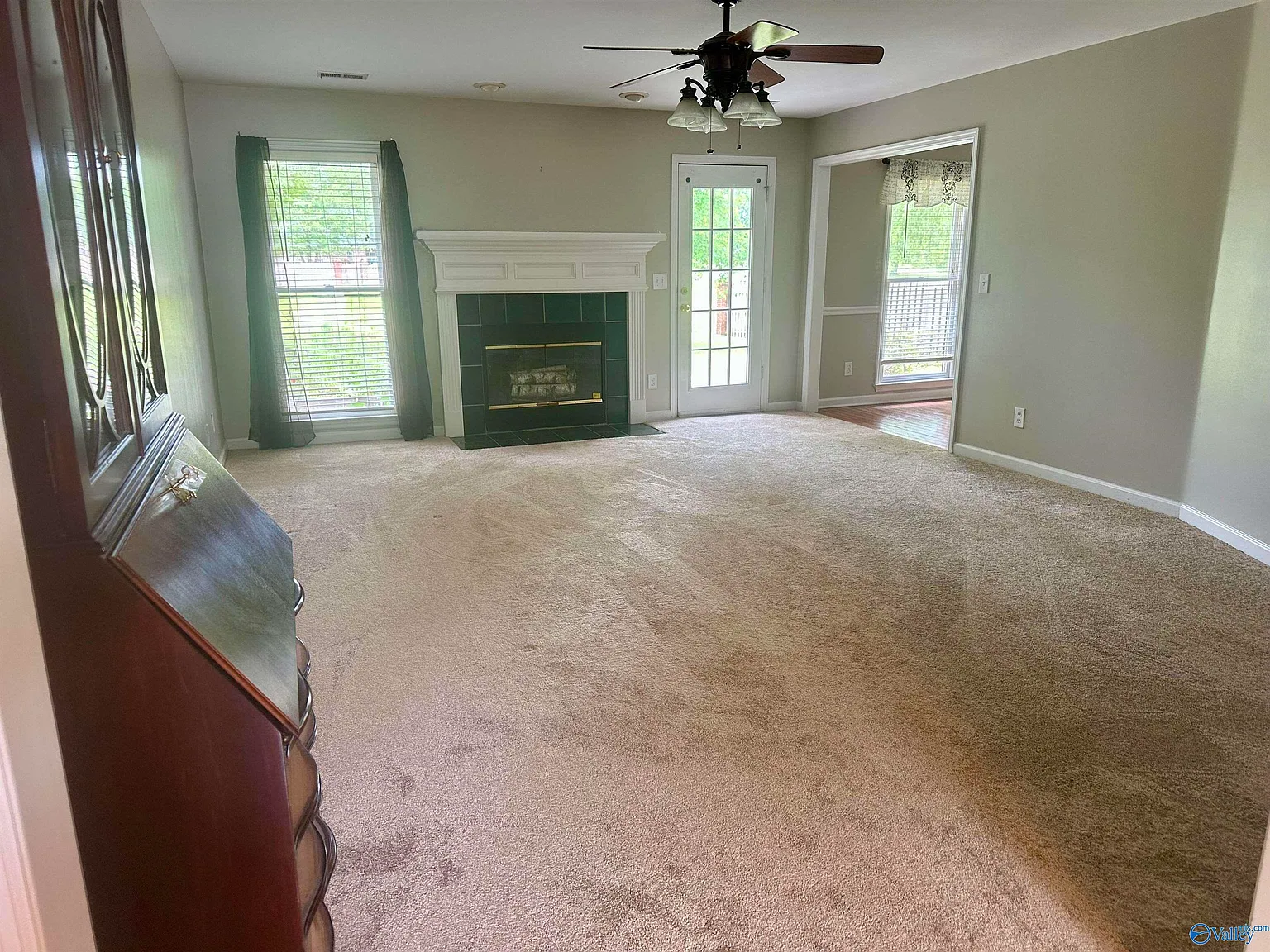 4 bed, 2.0 bath, 2065 sqft, $1,950 — Photo 3