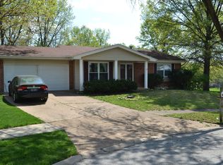 521 Cherry Ridge Ct, Ballwin, MO 63021