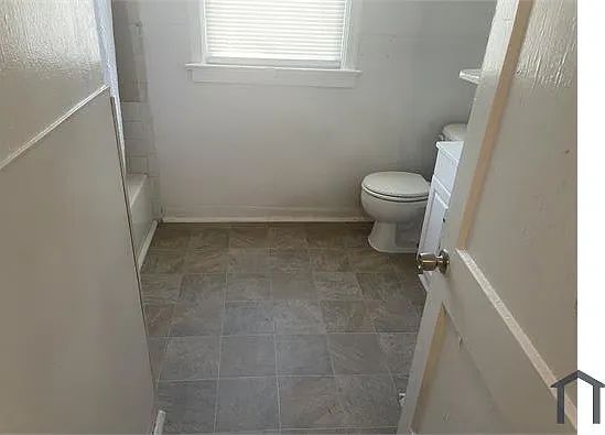 2219 Marshall St — Photo 5