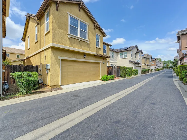 24 Crystalwood Cir — Photo 5