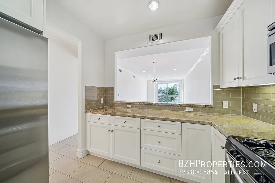 2 Bed 2 Bath with Central A/C and WalkIn Closet — Photo 4