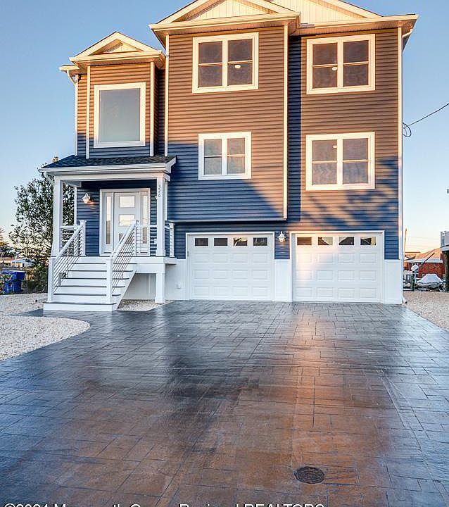 1st image of 326 Silver Lagoon Drive