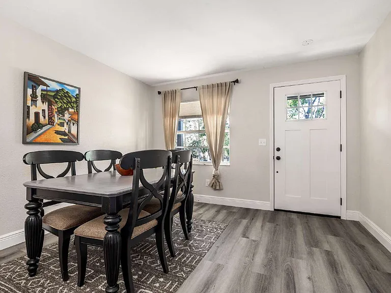 112 W Stanley St — Photo 4