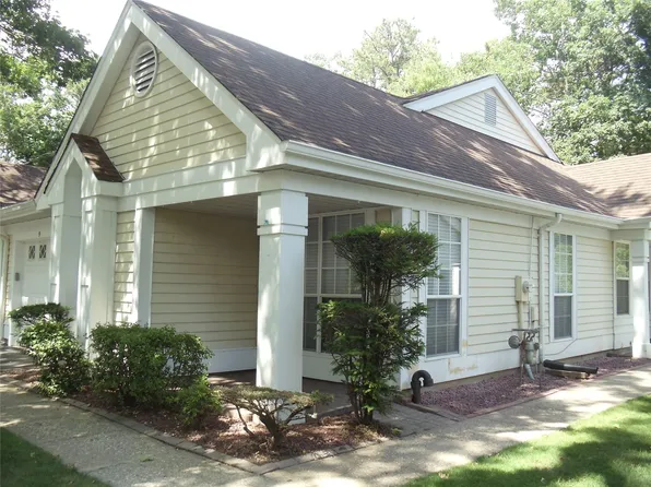 9 Glen Drive, Ridge, NY 11961