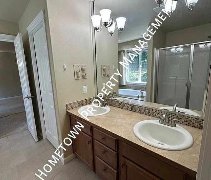 4241 Dudley Dr NE — Photo 25