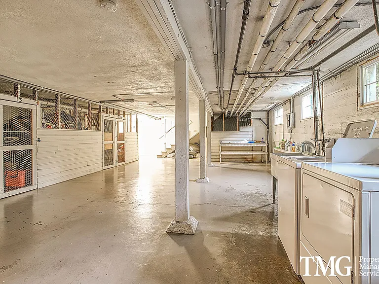 Regency Park Apartments — Photo 19