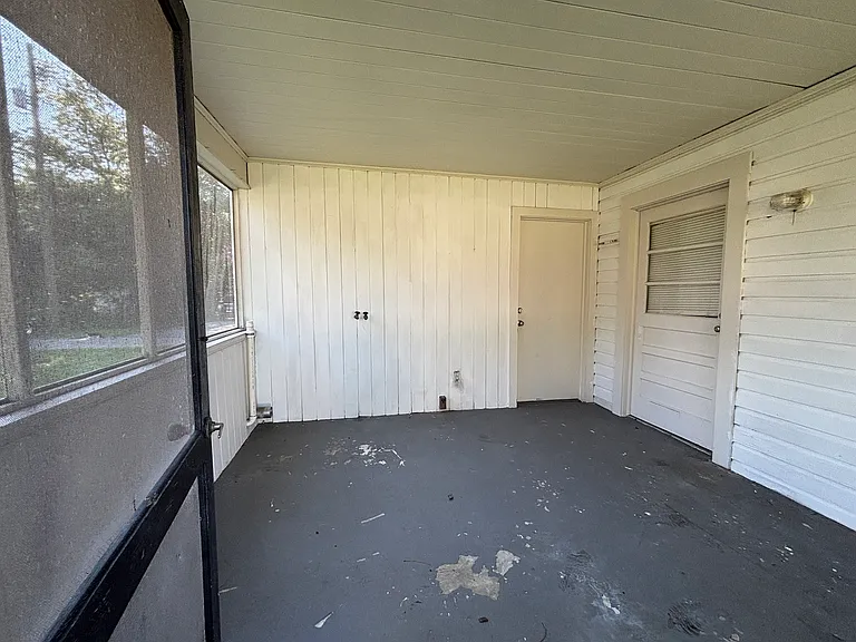 114 Hopkins St — Photo 2