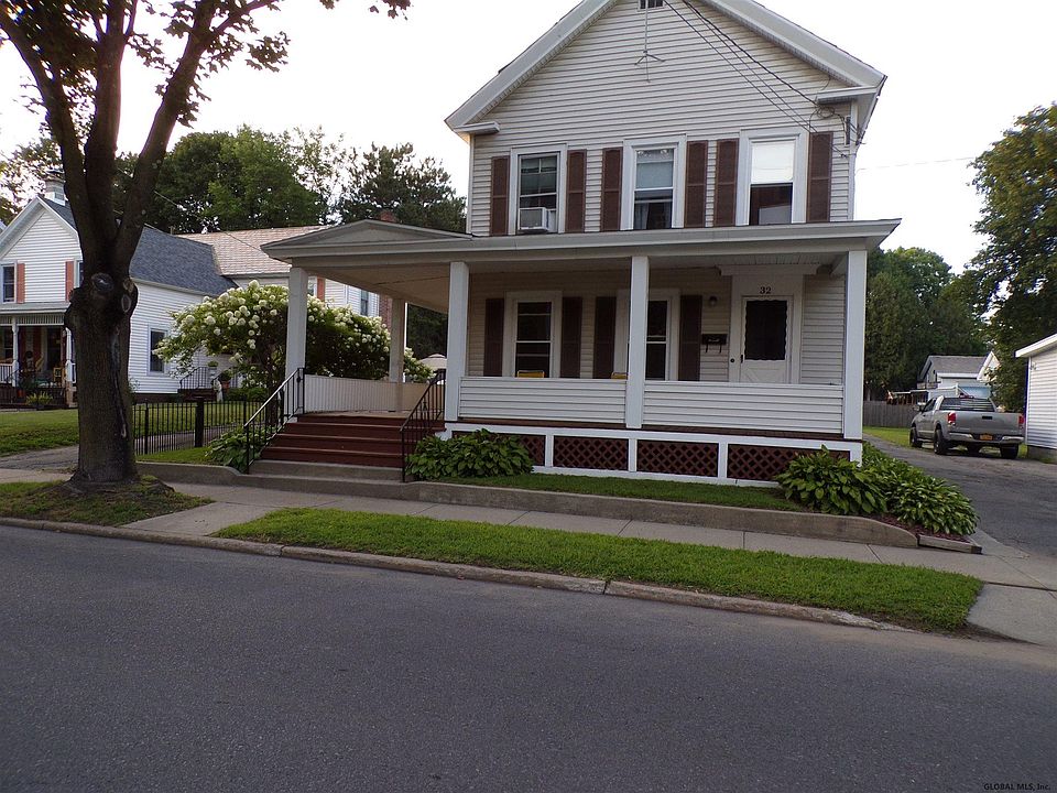 32 Lawrence St Glens Falls Ny 12801 Zillow