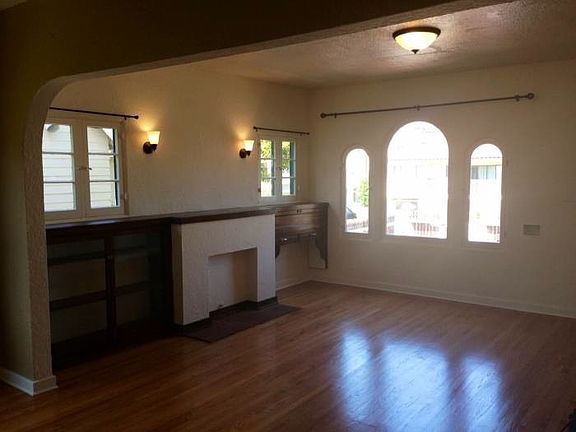 Lvg Rm w Built-in Cabinet