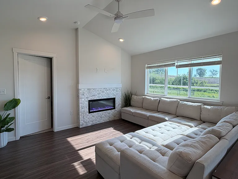 84 Huntington Dr — Photo 14