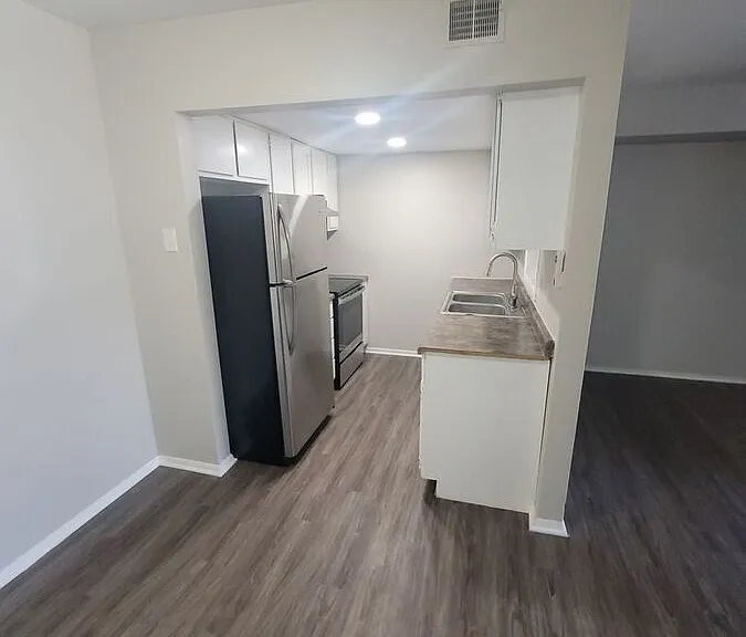 1043 Scarborough Ct #K1 — Photo 3