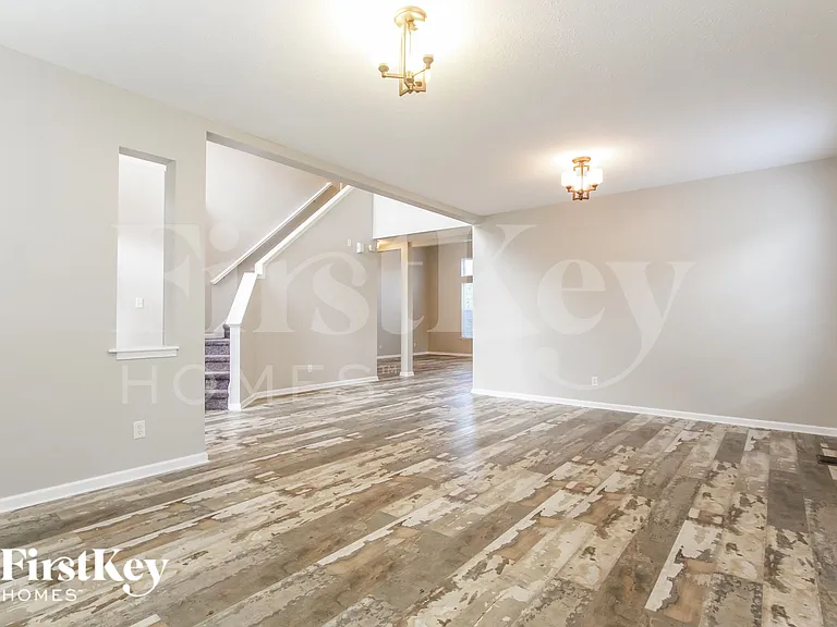 1526 Old Thicket Ct — Photo 2