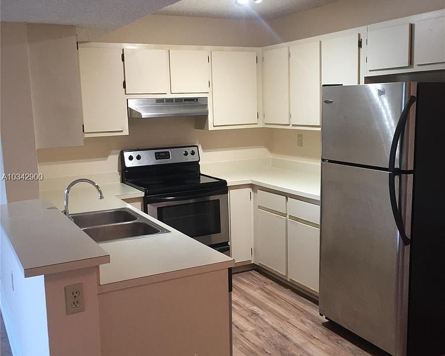 2nd image of 450 Palm Cir W APT 208