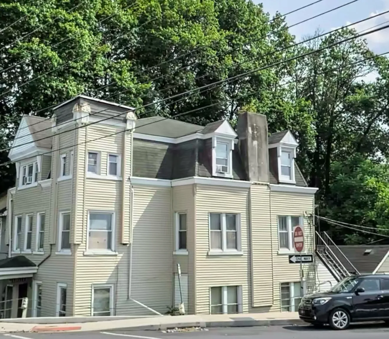 2 bed, 900 sqft, $1,699 — Photo 2