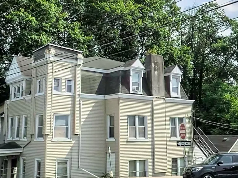 2102 S Lehigh Ave #1 — Photo 2