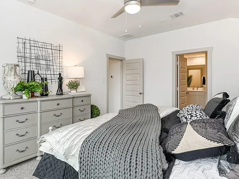 7918 Murciana Dr — Photo 13