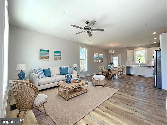 5th image of 102 Pine St