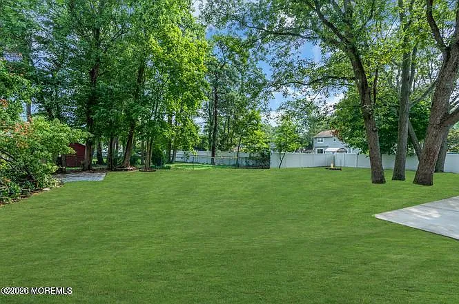 223 Essex Dr — Photo 10