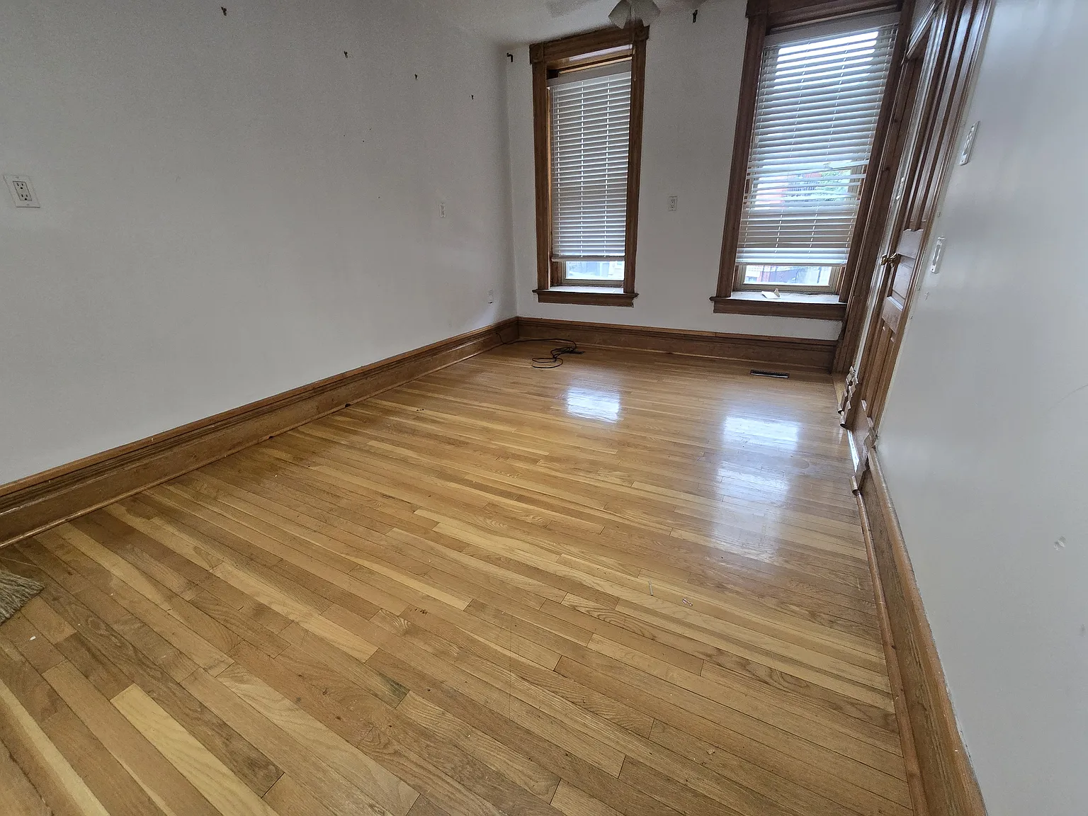 1736 W Beach Ave — Photo 2