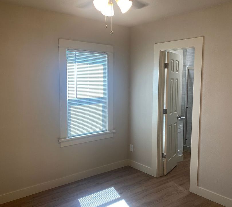 1st image of 129 College St #1