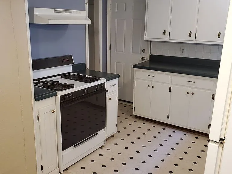 3326 S Millwood Ave — Photo 7