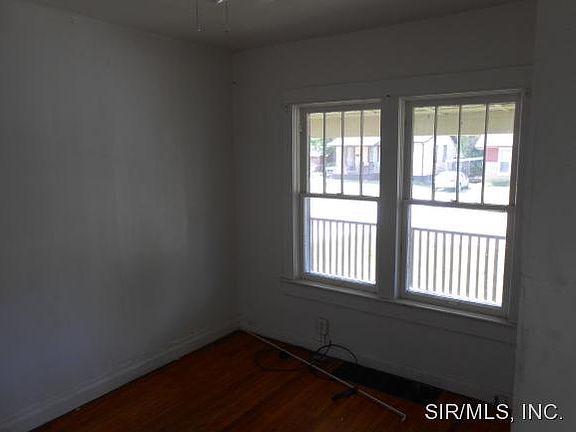 3rd image of 810 N 84th St