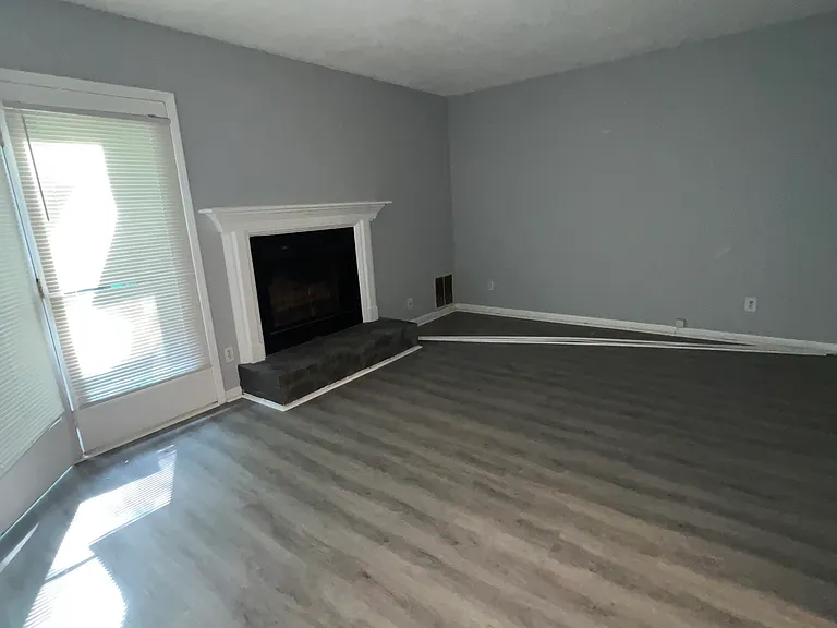 6410 Holcomb Way #6412 — Photo 1