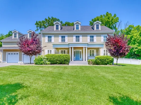 3 Berkeley Dr, Walpole, MA 02081