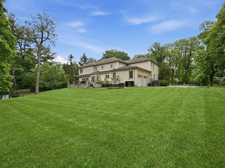 31 Cornwall Ln — Photo 43