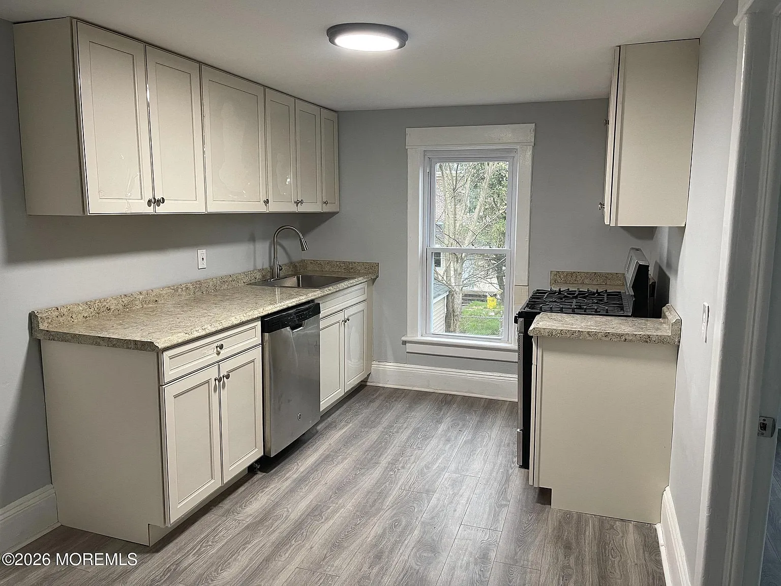 4 bed, $2,500 — Photo 4