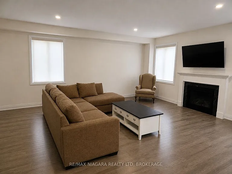29 Oriole Cres — Photo 6