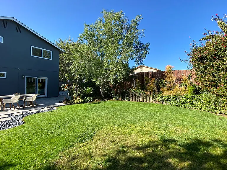 2415 Stevens Cir — Photo 34