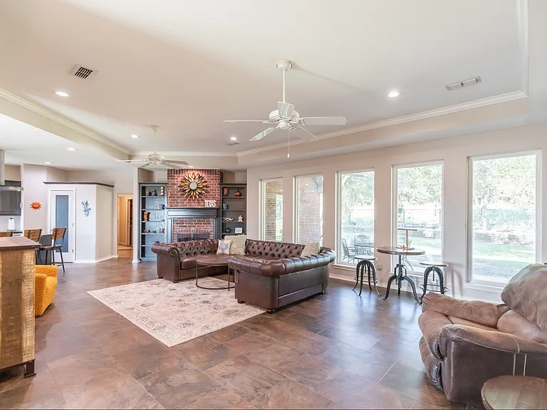 364 Alexandra Dr — Photo 36