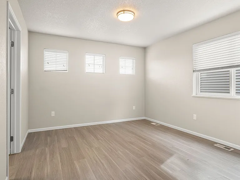 Summerland Twinhomes | Waterloo | Near Lost Island Waterpark — Photo 9