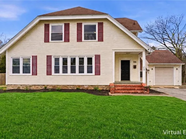 84 Crest Rd, North Smithfield, RI 02896